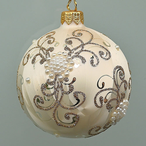 Mundgeblasene Weihnachtskugel, elfenbein matt mit Perlenblüten, 8 cm Mundgeblasene Weihnachtskugel Kunsthandel Rueckeshaeuser