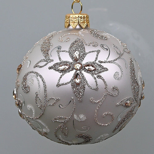 Mundgeblasene Weihnachtskugel, helles silber matt mit Blüten, 8 cm Mundgeblasene Weihnachtskugel Kunsthandel Rueckeshaeuser