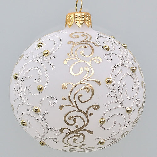 Mundgeblasene Weihnachtskugel, Milchglas mit klassischem Rankenmuster, 8 cm Mundgeblasene Weihnachtskugel Kunsthandel Rueckeshaeuser