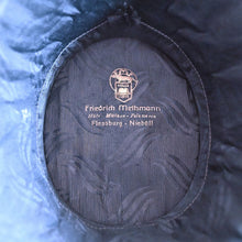 Lade das Bild in den Galerie-Viewer, Original Chapeau Claque, erste Hälfte des 20. Jahrhunders mit Hutschachtel Wohnaccessoires Kunsthandel Rueckeshaeuser
