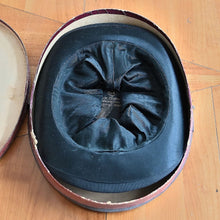 Lade das Bild in den Galerie-Viewer, Original Chapeau Claque, erste Hälfte des 20. Jahrhunders mit Hutschachtel Wohnaccessoires Kunsthandel Rueckeshaeuser
