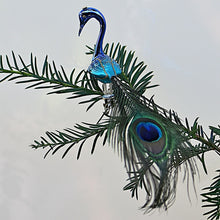 Lade das Bild in den Galerie-Viewer, Pfau mit Krone / matt türkis, dunkelblau glänzend Mundgeblasener Weihnachtsschmuck Kunsthandel Rueckeshaeuser
