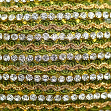 Lade das Bild in den Galerie-Viewer, Prachtvolle Kugel im Glitzerkleid, gold/grün, 12 cm Mundgeblasener Weihnachtsschmuck Kunsthandel Rueckeshaeuser
