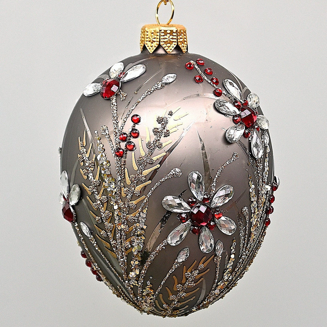 Prachtvolle mundgeblasene Weihnachtskugel im Fabergé-Stil, dunkles grau matt mit floralem Muster, Höhe ca. 10 cm Mundgeblasene Weihnachtskugel Kunsthandel Rueckeshaeuser