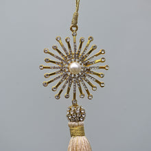 Lade das Bild in den Galerie-Viewer, Quaste mit Juwelenstern beige Weihnachtsbaumschmuck Kunsthandel Rueckeshaeuser
