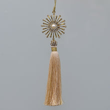 Lade das Bild in den Galerie-Viewer, Quaste mit Juwelenstern beige Weihnachtsbaumschmuck Kunsthandel Rueckeshaeuser
