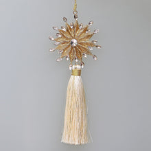 Lade das Bild in den Galerie-Viewer, Quaste mit Stern champagner Weihnachtsbaumschmuck Kunsthandel Rueckeshaeuser
