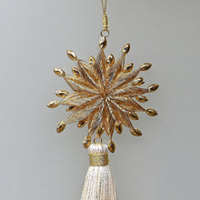 Lade das Bild in den Galerie-Viewer, Quaste mit Stern champagner Weihnachtsbaumschmuck Kunsthandel Rueckeshaeuser
