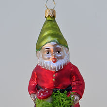 Lade das Bild in den Galerie-Viewer, Reizender Zwerg mit Schubkarre Mundgeblasener Weihnachtsschmuck Kunsthandel Rueckeshaeuser
