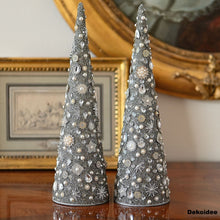 Lade das Bild in den Galerie-Viewer, Silberne Juwelenpyramide, 36 cm Weihnachtsbaumschmuck Kunsthandel Rueckeshaeuser
