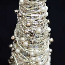 Lade das Bild in den Galerie-Viewer, Weihnachtsbaum mit Perlen und Glöckchen Weihnachtsdekoration Kunsthandel Rueckeshaeuser
