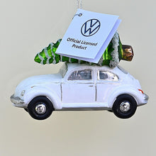 Lade das Bild in den Galerie-Viewer, Weißer VW Käfer mit Weihnachtsbaum Mundgeblasener Weihnachtsschmuck Kunsthandel Rueckeshaeuser
