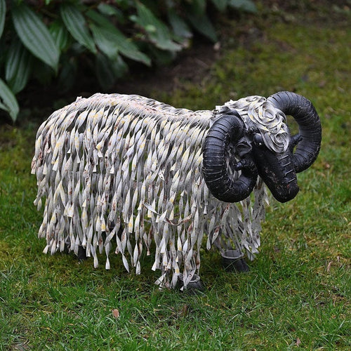 Widder Schaf aus Eisenblech Gartendekoration Kunsthandel Rueckeshaeuser