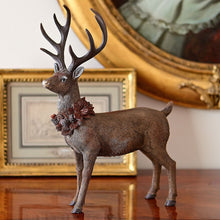 Lade das Bild in den Galerie-Viewer, Wunderschöner naturalistischer Hirsch, Kopf nach links gedreht Weihnachtsdekoration Kunsthandel Rueckeshaeuser
