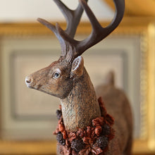 Lade das Bild in den Galerie-Viewer, Wunderschöner naturalistischer Hirsch, Kopf nach rechts gedreht Weihnachtsdekoration Kunsthandel Rueckeshaeuser
