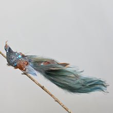 Lade das Bild in den Galerie-Viewer, Zauberhafter blauer Pfau auf Clip, XX cm Weihnachtsbaumschmuck Kunsthandel Rueckeshaeuser
