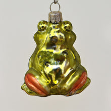 Lade das Bild in den Galerie-Viewer, Zauberhafter Frosch Mundgeblasener Weihnachtsschmuck Kunsthandel Rueckeshaeuser
