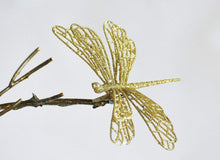 Lade das Bild in den Galerie-Viewer, Goldene Libelle auf Clip Weihnachtsbaumschmuck Kunsthandel Rueckeshaeuser
