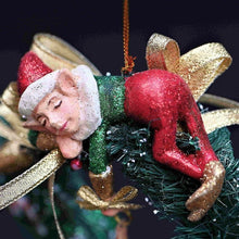 Lade das Bild in den Galerie-Viewer, Kränzchen Weihnachtself &quot;Santa Helper&quot; mit Ballerina Weihnachtsbaumschmuck Kunsthandel Rueckeshaeuser
