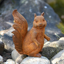 Lade das Bild in den Galerie-Viewer, Lustiges Eichhörnchen Gartendekoration Kunsthandel Rueckeshaeuser
