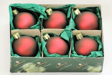 Lade das Bild in den Galerie-Viewer, Mundgeblasene Weihnachtskugel / bordeaux matt 6 cm / 6-er Karton Mundgeblasene Weihnachtskugel Kunsthandel Rueckeshaeuser

