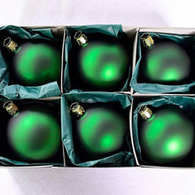 Lade das Bild in den Galerie-Viewer, Mundgeblasene Weihnachtskugel / grün matt 8 cm / 6-er Karton Mundgeblasene Weihnachtskugel Kunsthandel Rueckeshaeuser
