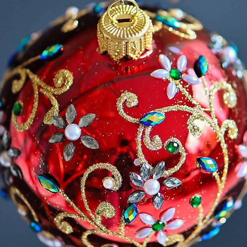 Mundgeblasene Weihnachtskugel rot glänzend mit floralem Muster 8 cm – Ariane Rueckeshaeuser