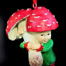 Lade das Bild in den Galerie-Viewer, Nostalgisches Pilzkind  / Junge einen Fliegenpilz über der Schulter tragend Weihnachtsbaumschmuck Kunsthandel Rueckeshaeuser
