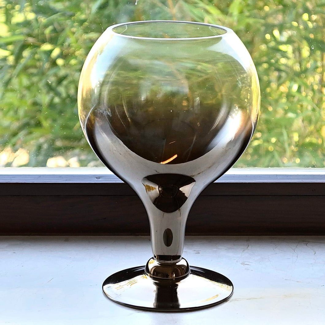 Pokal aus bronzefarbenem Glas Wohnaccessoires Kunsthandel Rueckeshaeuser