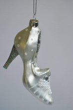 Lade das Bild in den Galerie-Viewer, Silberner High Heel Schuh aus Glas ca, 13,5 cm Weihnachtsbaumschmuck Kunsthandel Rueckeshaeuser
