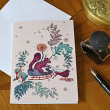 Lade das Bild in den Galerie-Viewer, Weihnachtskarte mit Umschlag / Eichhörnchen auf Schlitten Weihnachtskarte Kunsthandel Rueckeshaeuser

